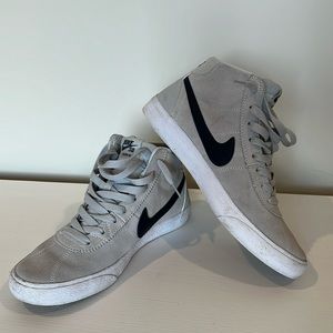 Nike SB hightop shoes in grey